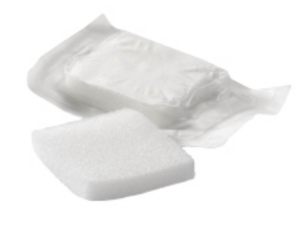 MEDICAZIONE IN COMPRESSE DI POLIURETANO ESPANSO FORMATO DA RETICOLI CELLULARI A NIDO D'APE 10PZ 5X5X1CM STERILE - Parafarmacia Mostacciano