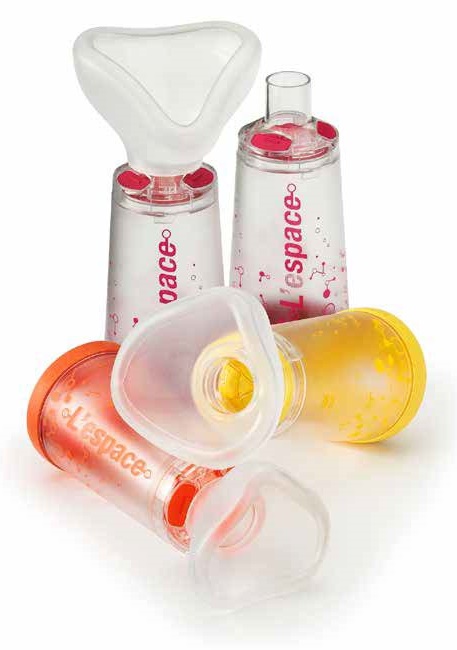 CAMERA DISTANZIATRICE PER EROGATORI SPRAY PREDOSATI L'ESPACE 220ML PEDIATRICO SPAZIO MORTO 49ML CON MASCHERA VALVOLA INSPIRAZIONE 2 VALVOLE ESPIRAZIONE CODICE COLORE GIALLO - Parafarmacia Mostacciano